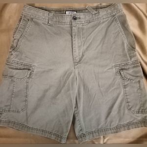 IZOD Men's Army Green Cargo Shorts Waist Size 32